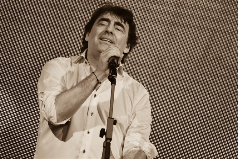 Claude Barzotti at The Legend Part 2